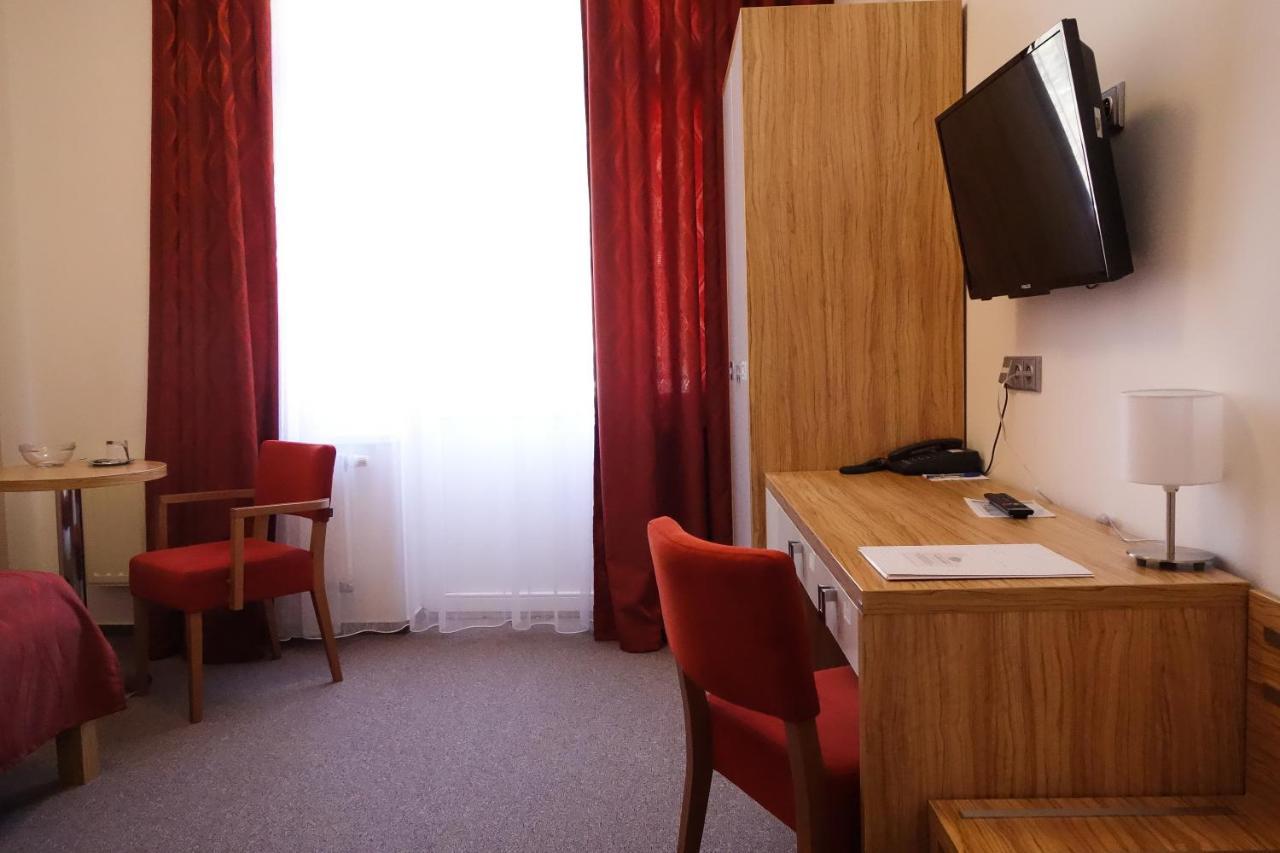 Hotel Astoria 야히모프 외부 사진