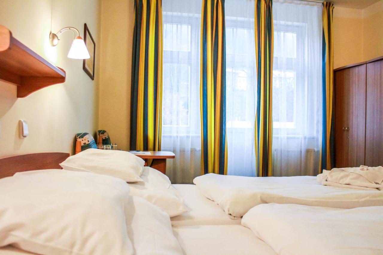 Hotel Astoria 야히모프 외부 사진