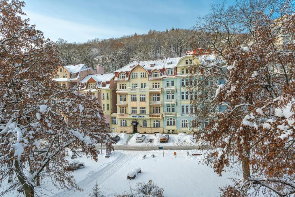 Hotel Astoria 야히모프 외부 사진