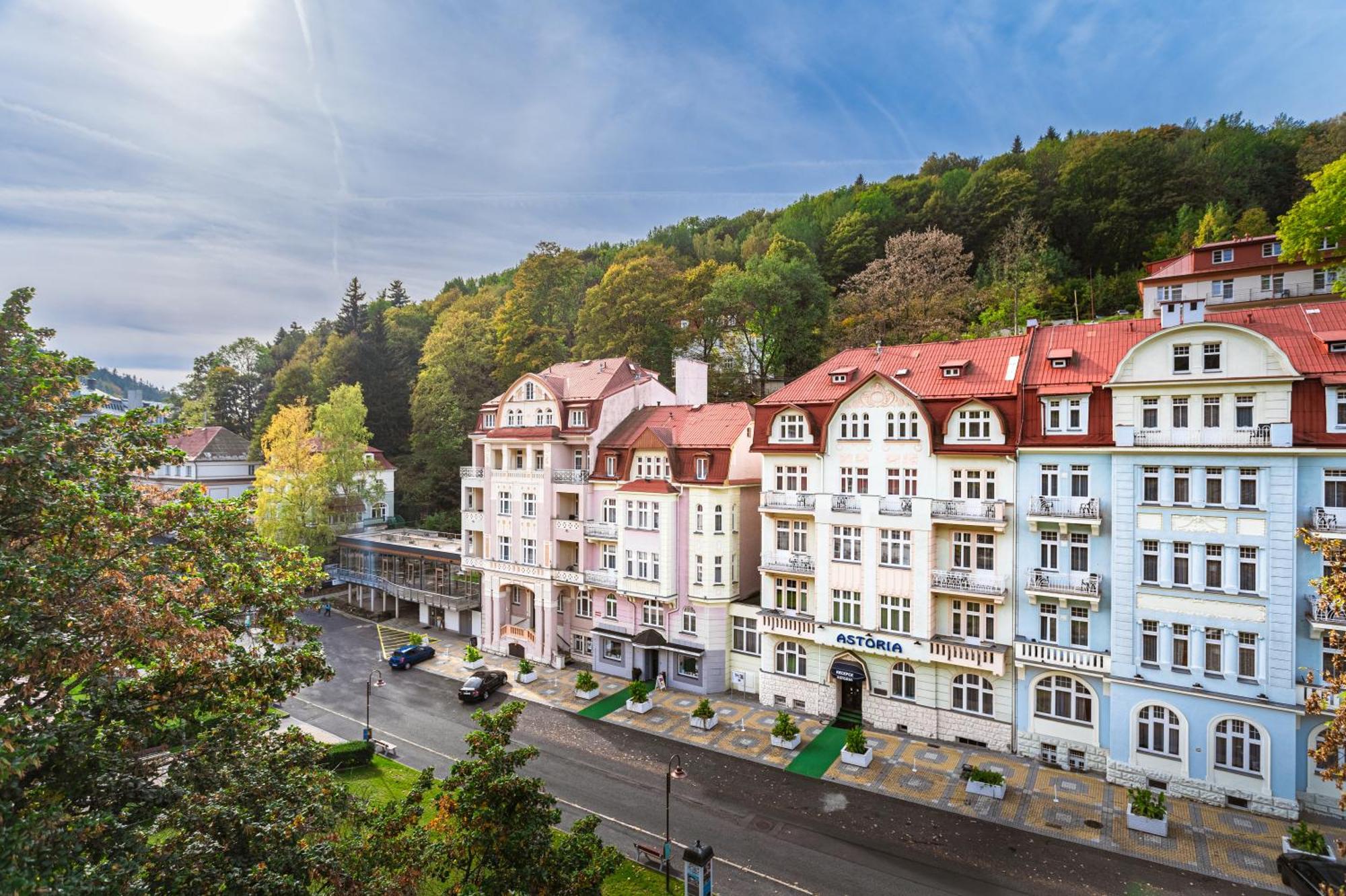 Hotel Astoria 야히모프 외부 사진