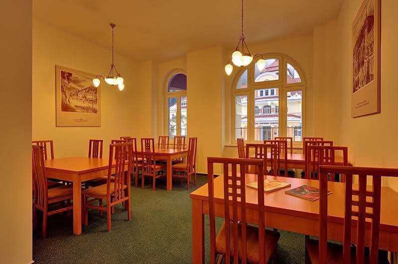 Hotel Astoria 야히모프 외부 사진